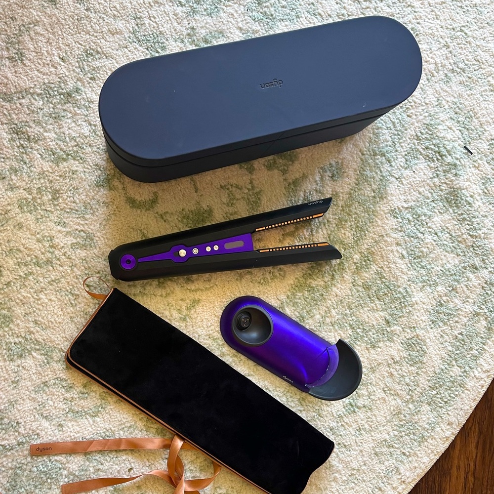 Dyson straightener w/case